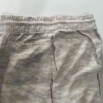 Athleta Cabo Tide Linen Jogger Neutral Beige Tan Camo Print Pants - Size 6. Photo 6