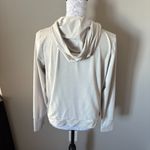 Vuori  Womens Halo Essential Hoodie Sweatshirt Lightweight Medium Light Grey Photo 3