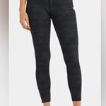 Vuori Daily Legging Drawstring Black Camo 7/8 Length High Rise NO SIZE TAG Photo 2