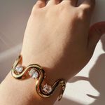 Wavy gold cuff bracelet Photo 0