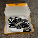 Nike (Size 9.5 Women’s/Size 8 Men’s)  Lebron Witness VII White/Metallic Silver-Black Photo 7