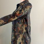Lysse  Schiffer Stretch MINERAL CAMO PRINT Button Blouse M WRINKLE RESISTANT #100 Photo 3