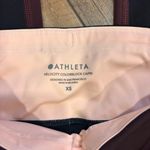 Athleta Women's Velocity Colorblock Stash Pocket Capri Legging Pants Sz XS Black Photo 3