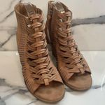 DV | Women's Neutral Brown Weave Peep Toe Block Heel Bootie Sandals Sz 9 Tan Photo 1