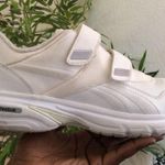 Reebok Retro  white sneakers trainers w/ a few scuff marks comfortable streetwear  Women’s size 8 Photo 0