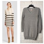 🌞 NWT Mossimo gray striped v Photo 1