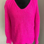Universal Threads neon pink sweater. Photo 0