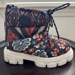 Farm Rio NEW Lug Sole Puffer Bootie Platform Floral Winter Moon Boots Womens 7.5 Photo 0