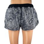 Lululemon Hotty Hot Womens Black White Paisley Running Athletic Shorts Size 8 Photo 2