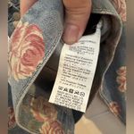 NWT Dazy floral roses crop jean jacket size Small Blue Photo 4