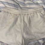 Edikted Cherry Crème  Sweatshorts  Photo 2