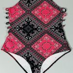 Red Black Cut Photo 0