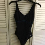 Orena Ladies swimsuit size Small Black Photo 7