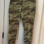 Reebok Lightly used  athletic leggings size large camo pattern Photo 0