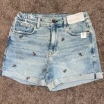 Arizona Jeans Arizona Jean Co. curvy midi jean shorts with embroidered daisy flowers NWT Photo 0
