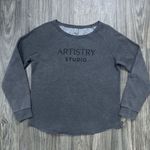 Artistry Studio  Curved Hem Long Sleeve Crewneck Sweatshirt Size Medium Dark Gray Photo 0