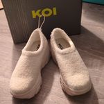 Koi Flamma Cream Microfiber Chunky Cream Platform Shoes Size 9 Photo 1
