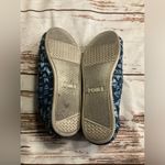 Toms  CHEVRON PATTERN STITCHED LOGO HEEL TAB CANVAS SLIP ON SHOES Photo 3