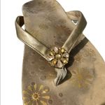 Vionic Womens Gold Floral Flip-Flops With Embellished Strap Size 8 Comfortable A Photo 2