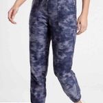 Athleta Women's Farallon Printed Joggers Blue Camo Size 4P Photo 0