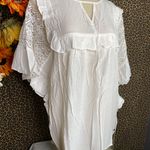 Doe & Rae ✅3/$30✅NWT  Off White Short Sleeve Key Hole Top | SMALL | Photo 1