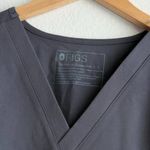 FIGS Women's Catarina One Pocket Scrub Top in Charcoal, Size Large Photo 5