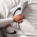 Nike Blazer Mid 77 Shoes Photo 0