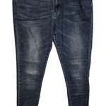 Lola Blair Dan Mid Photo 0