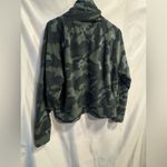 Old Navy  Women’s Camo Funnel Neck Cropped Hoodie size XL Photo 7