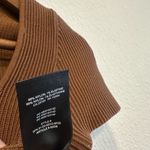 Babaton Aritzia Sculpt Knit Squareneck Cropped T-Shirt 092 Photo 2