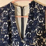 Alice + Olivia womens 4 small Jacki V neck lace dress navy blue with rose new Photo 7