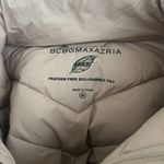 BCBGMAXAZRIA NWOT BCBG MAXAZRIA Women Hood Chevron Quilted Puffer Coat Size M Beige Photo 3
