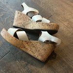 American Eagle  Women’s Sandals Sz 9 1/2 White‎ Wedge Shoes Cork. Photo 4