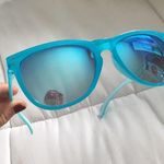 Blue Reflective Sunglasses Photo 0