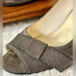 Stuart Weitzman Bronze Pyrite Nocturn Bowover Open Toe Pumps Size 8.5 Photo 9