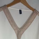 Noracora Elegant White V Photo 4