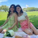 White puffy sleeve top Size M Photo 0