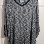 Avenue  women’s black and white top. Size 18/20 Photo 0