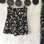 Katherine Barclay  Black‎ White Floral Skirt-F21 Photo 1