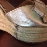 Ivanka Trump Golden espadrilles Photo 6