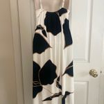 Soma Elegant Black and White Floral Dress with Built in Bra Size Medium. Photo 2