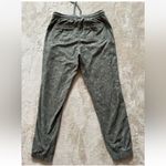 Athleta  Women's Printed Farallon Stratum Camo Jogger Pants Size 6‎ Photo 2
