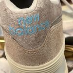 New Balance 574 Women’s Sz 8 Gray Photo 4