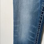 BKE  Gabby Cropped Jeans Women’s 26 Hendrell Stretch Mid Rise Whiskered Stretch Photo 2