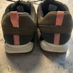 LL Bean Women's walking/hiking shoes
Excellent condition! Size 8.5 Pink Photo 1