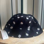 Alice + Olivia  Daisy Reversible Bucket Hat NWT Photo 6