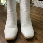 Pierre Dumas Elegant White Ankle Boots. Ladies Sz 8 boots by . Some scuffs Photo 1