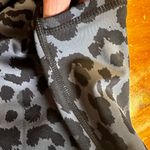 Oalka  Women's Yoga Capris  
Running Pants Workout sz M Photo 3