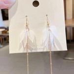 Earrings for women 2024 new popular pearl earrings flower earrings niche design high Photo 3