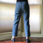 Elle   Jeans 👖 sits on waist Photo 1